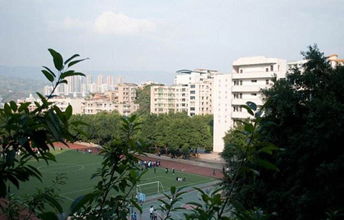 綦江縣古南鎮(zhèn)登瀛學?！赋踔胁俊?></a></div>
            <dl>
              <dt><a href=