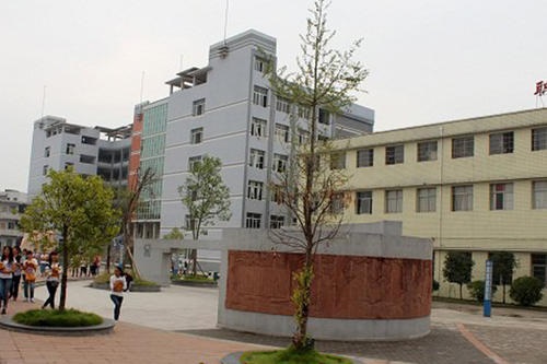 貴陽(yáng)行知科技職業(yè)學(xué)校2021年招生電話(huà)