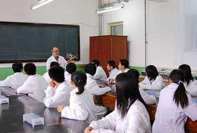 新疆維吾爾醫(yī)學(xué)?？茖W(xué)校2022年招生簡章