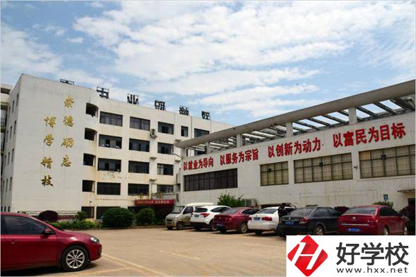 湖南有沒有招收復讀生的中專學校？有哪些招生專業(yè)？