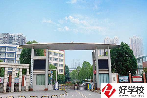 長沙博雅衛(wèi)生中等專業(yè)學(xué)校的學(xué)費標準是多少？