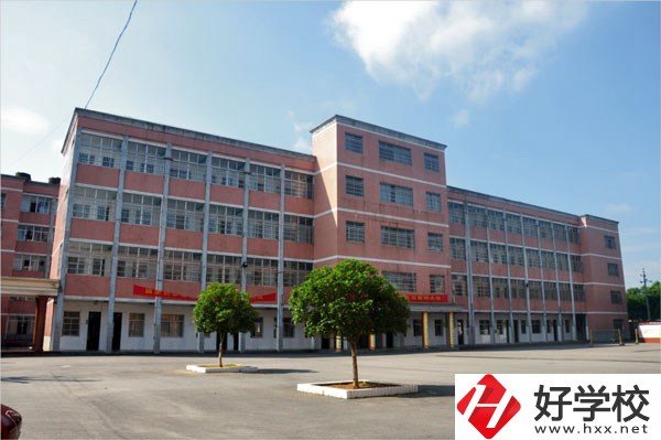 寧鄉(xiāng)市瀟湘職業(yè)中專學(xué)校有什么特色專業(yè)？