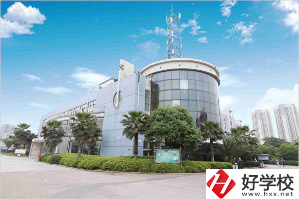 湘潭工貿(mào)中專有五年制大專班嗎？