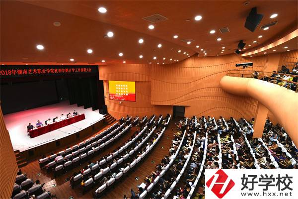 在湖南想學(xué)聲樂(lè)有什么學(xué)校推薦？聲樂(lè)專業(yè)好學(xué)嗎？
