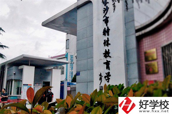 長沙學(xué)服裝設(shè)計(jì)可以去哪些中職？專業(yè)好就業(yè)嗎？