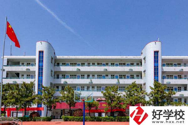株洲軌道交通職業(yè)技術(shù)學(xué)校是公辦還是民辦？環(huán)境如何？