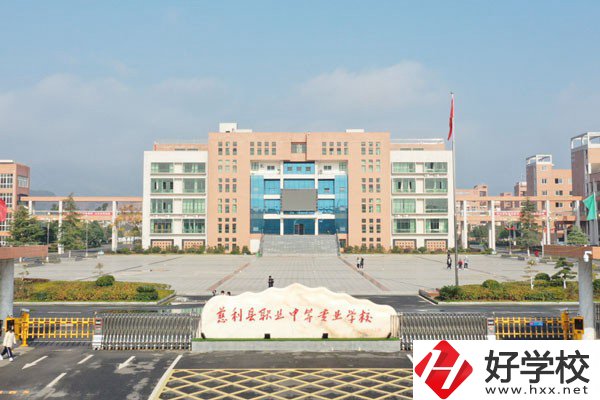 慈利縣職業(yè)中等專業(yè)學(xué)校的師資力量怎么樣？