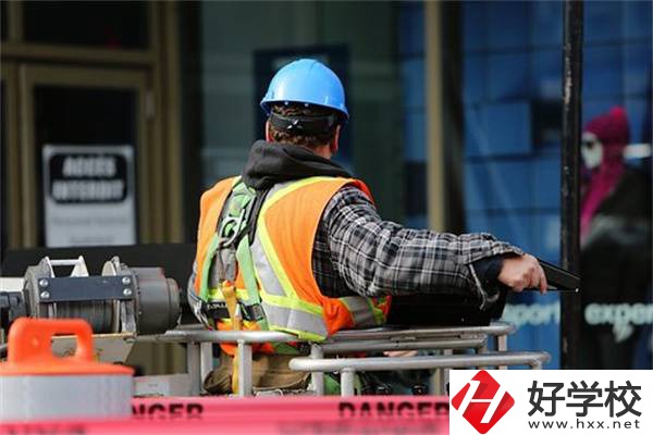 湖南中職學(xué)校什么專業(yè)“錢”途最好？有什么優(yōu)缺點(diǎn)？