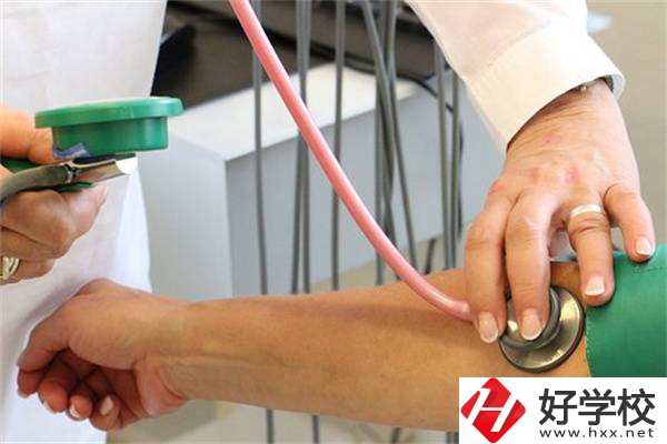 郴州有開設(shè)護(hù)理專業(yè)的中職嗎？哪些專業(yè)開設(shè)較多？