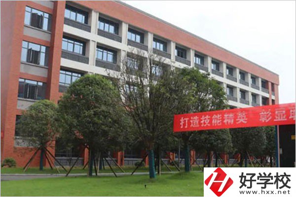南縣職業(yè)中等專業(yè)學(xué)校的辦學(xué)條件怎么樣？有哪些專業(yè)？