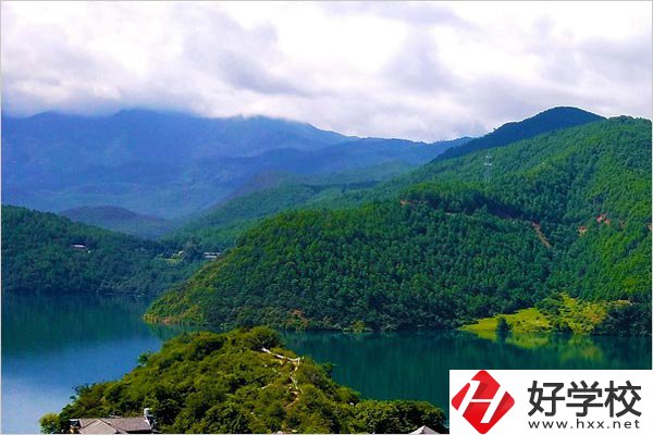 岳陽(yáng)哪些中職學(xué)校開(kāi)設(shè)電子商務(wù)專(zhuān)業(yè)？