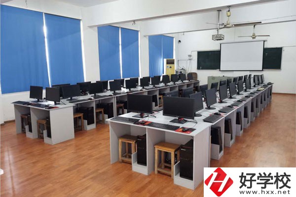 衡陽市商業(yè)技工學校實訓(xùn)室
