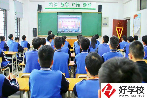 長沙華中涉外職業(yè)高中的商務(wù)日語專業(yè)怎么樣？學(xué)費貴嗎？