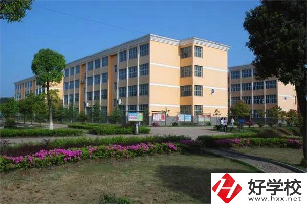 岳陽(yáng)平江共有幾所中專？學(xué)校辦學(xué)有特色嗎？