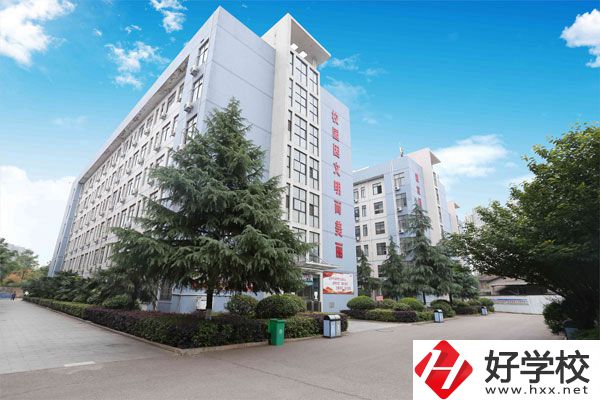 湘潭工貿(mào)中?？孔V嗎？收費標準是什么？