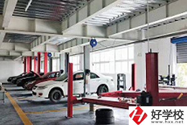 湖南華中工業(yè)技工學(xué)校的辦學(xué)特色有哪些方面？