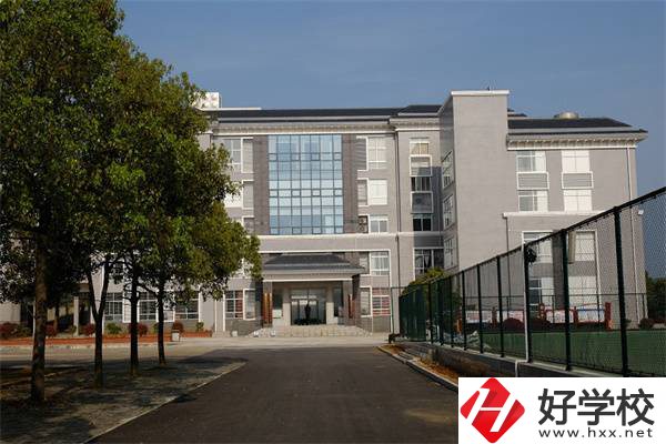 湘潭中考300-400分能讀哪些公立學(xué)校？讀職校有什么前景？
