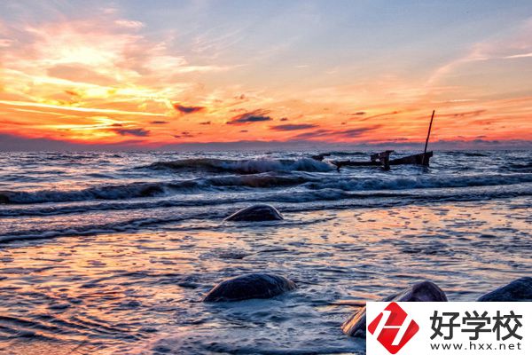 如何報(bào)名湖南護(hù)理學(xué)校？學(xué)費(fèi)是多少？