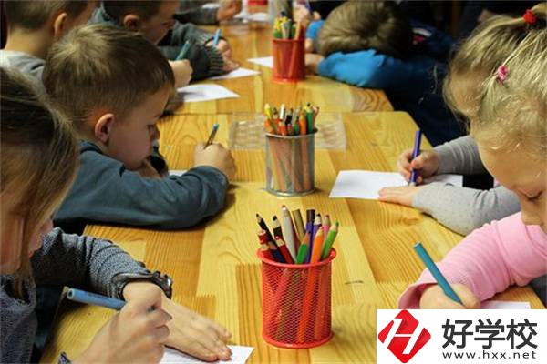 在湖南想當老師可以學哪些專業(yè)？需要考證嗎？