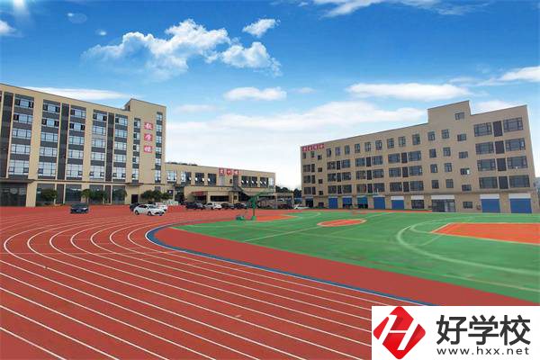 婁底衛(wèi)校招初中生嗎？學(xué)費(fèi)貴嗎？