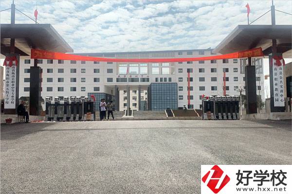 想在衡陽學(xué)計算機(jī)平面設(shè)計專業(yè)，這所學(xué)校你一定要看！