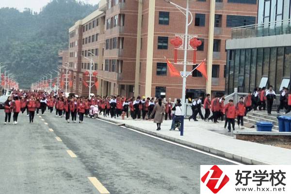 安化縣職業(yè)中專開設(shè)了哪些特色專業(yè)？