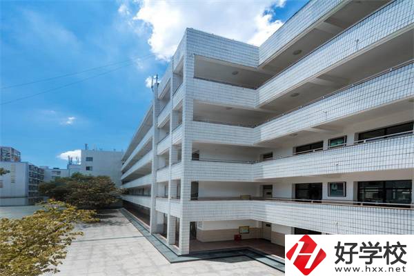 去長沙建筑工程學校的乘車路線是什么？