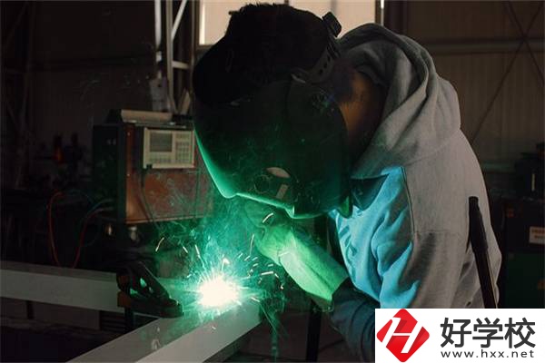 在湖南選擇技校就讀有什么優(yōu)勢(shì)？讀技校怎么樣？