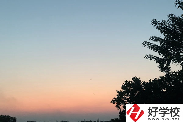 湖南有可以學口腔醫(yī)學的中專學校嗎？要求有哪些？