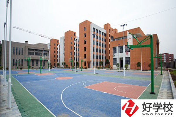 鳳凰縣職業(yè)中專學(xué)校有哪些熱門專業(yè)？