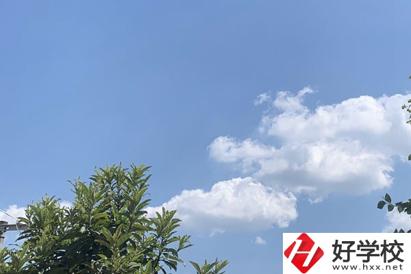 永州湘南職業(yè)技術(shù)學(xué)校環(huán)境以及食堂環(huán)境怎么樣？