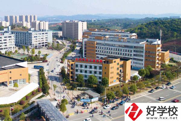 長(zhǎng)沙汽車(chē)工業(yè)學(xué)校收費(fèi)水平怎樣，如何收取費(fèi)用？