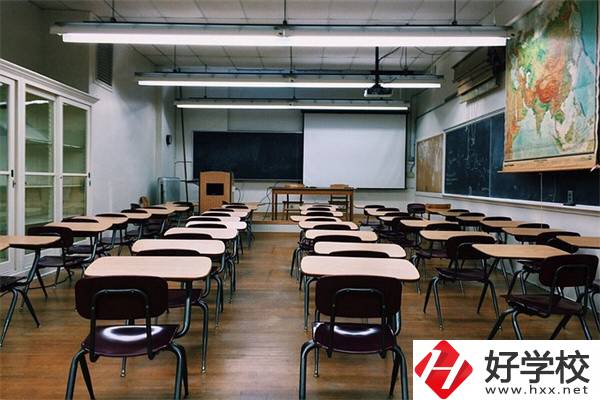 哪里有湖南重點(diǎn)中專學(xué)校的名單？重點(diǎn)學(xué)校好進(jìn)嗎？