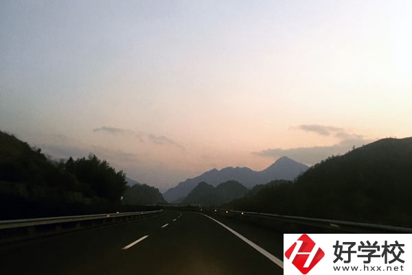 常德財(cái)經(jīng)中等專(zhuān)業(yè)學(xué)校重點(diǎn)建設(shè)的專(zhuān)業(yè)有哪些？