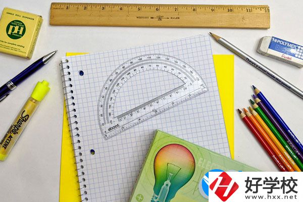湘潭交通職業(yè)學(xué)校學(xué)費(fèi)貴不貴，宿舍怎么樣？