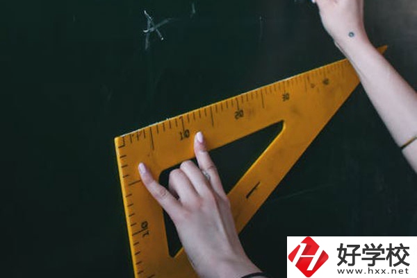 郴州市第一職業(yè)中專的學(xué)費(fèi)多少錢(qián)？值得讀嗎？