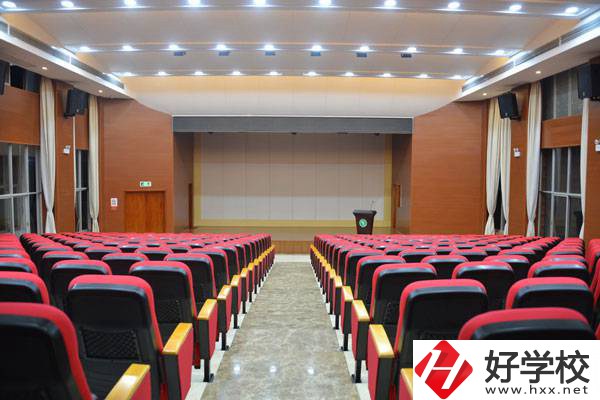 常德女子外語學校有哪些專業(yè)，就業(yè)前景如何？