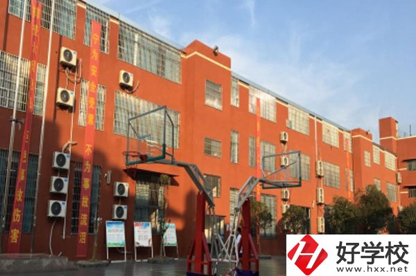 長沙市英藍中等職業(yè)學校怎么樣？收費標準如何？