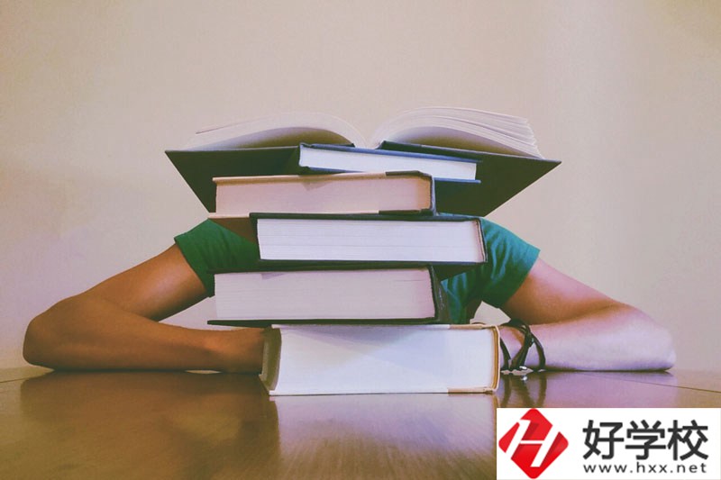 如何選擇一個(gè)適合自己的懷化中專(zhuān)學(xué)校？