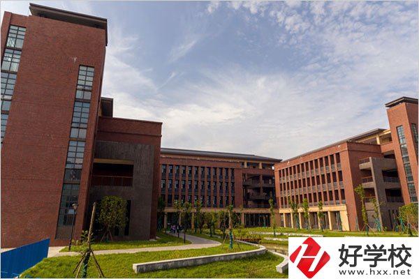 常德的中職學(xué)校學(xué)費貴嗎？多少錢一年？