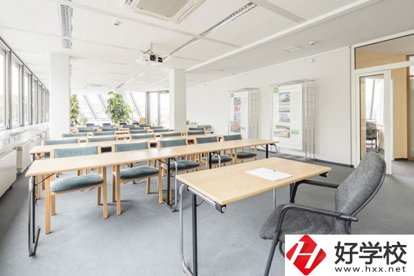 湖南耒陽師范有什么專業(yè)？學(xué)費(fèi)貴不貴？