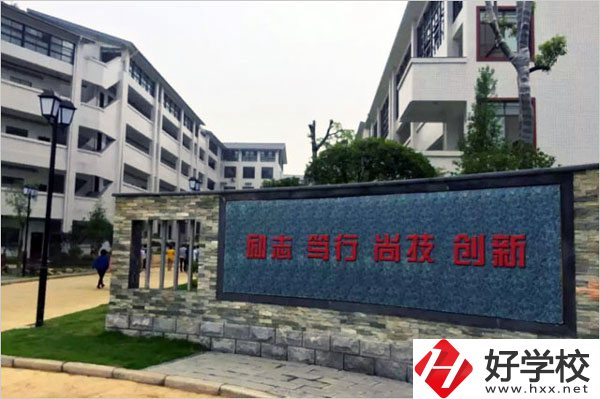 張家界市高級(jí)技工學(xué)校入學(xué)要注意什么？基礎(chǔ)設(shè)施怎樣？