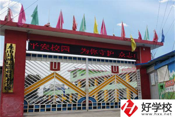 湘西龍山縣有哪些中?？梢宰x？中專讀了有用嗎？