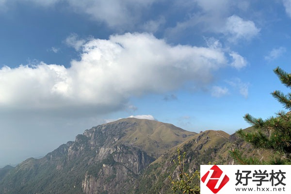 衡陽信息網(wǎng)絡工程學校宿舍以及食堂環(huán)境怎么樣？