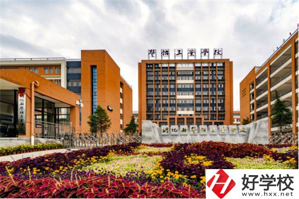 婁底有哪些公辦職高？職高和中專有什么區(qū)別？