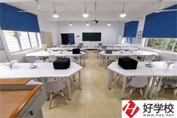 去湘潭鐵路工程學(xué)校怎么乘車？要帶什么資料？