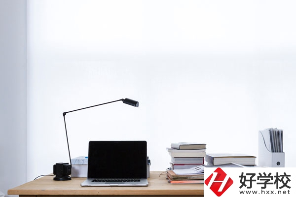 懷化市工業(yè)中等專業(yè)學(xué)校讀哪些專業(yè)比較好？