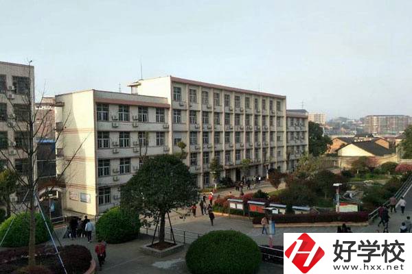 湖南有學(xué)服裝設(shè)計(jì)與工藝專業(yè)的職校嗎？就業(yè)情況如何？