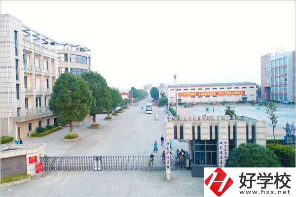 長沙哪個技?？梢詫W服裝設計與制作專業(yè)？