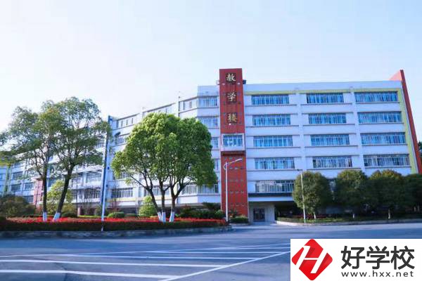 長沙市賀龍?bào)w育運(yùn)動學(xué)校推薦去嗎？學(xué)校好嗎？